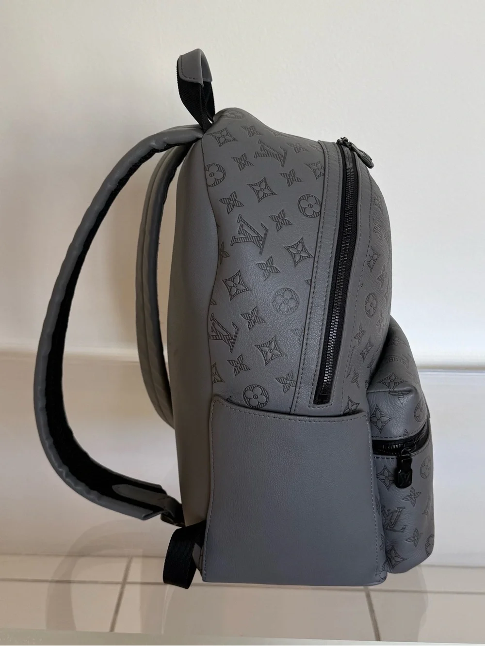LOUIS VUITTON Discovery Backpack in Grey Monogram Shadow Leather - 💯 AUTHENTIC
